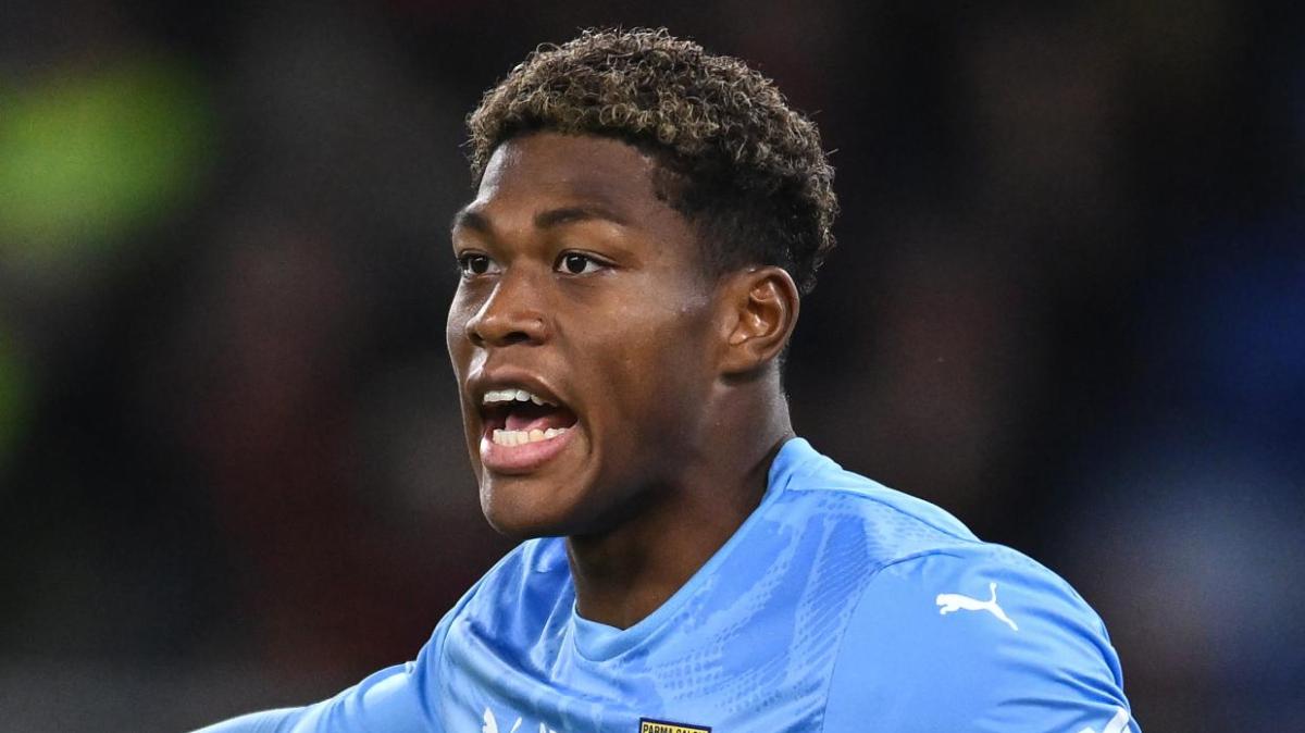 Tegola per il Parma di Cuesta: frattura al dito della mano sinistra per Suzuki. Si valuterà l'intervento