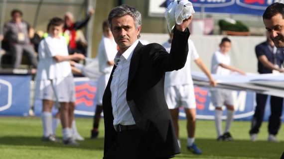 Mou: "Deciderò dopo Madrid, sono lontano dalla panchina del Real"