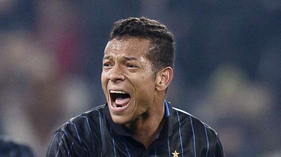 Guarin schierato al fianco di Medel nella rifinitura 