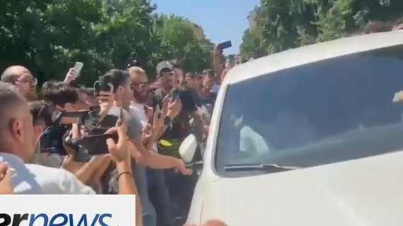 VIDEO - Lukaku è arrivato al Coni: bagno di folla per l'attaccante