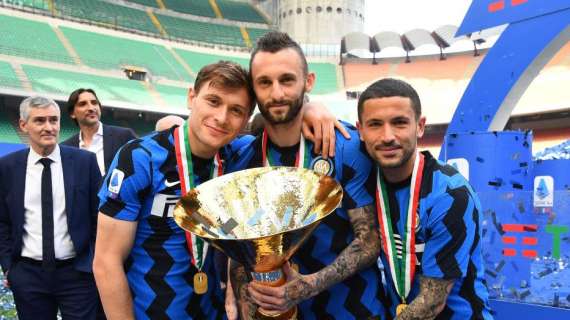 Barella festeggia lo scudetto con l'Inter: "Per noi, per voi, per tutti... il Biscione è di nuovo campione"