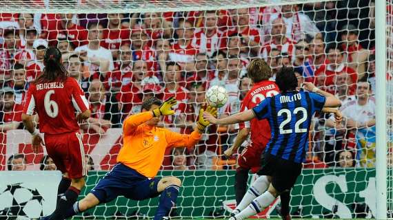 Milito festeggia il primo gol al Bayern nella finale del Bernabeu