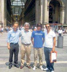 Jaime Serrano (terzo da sinistra) a Milano lo scorso giugno