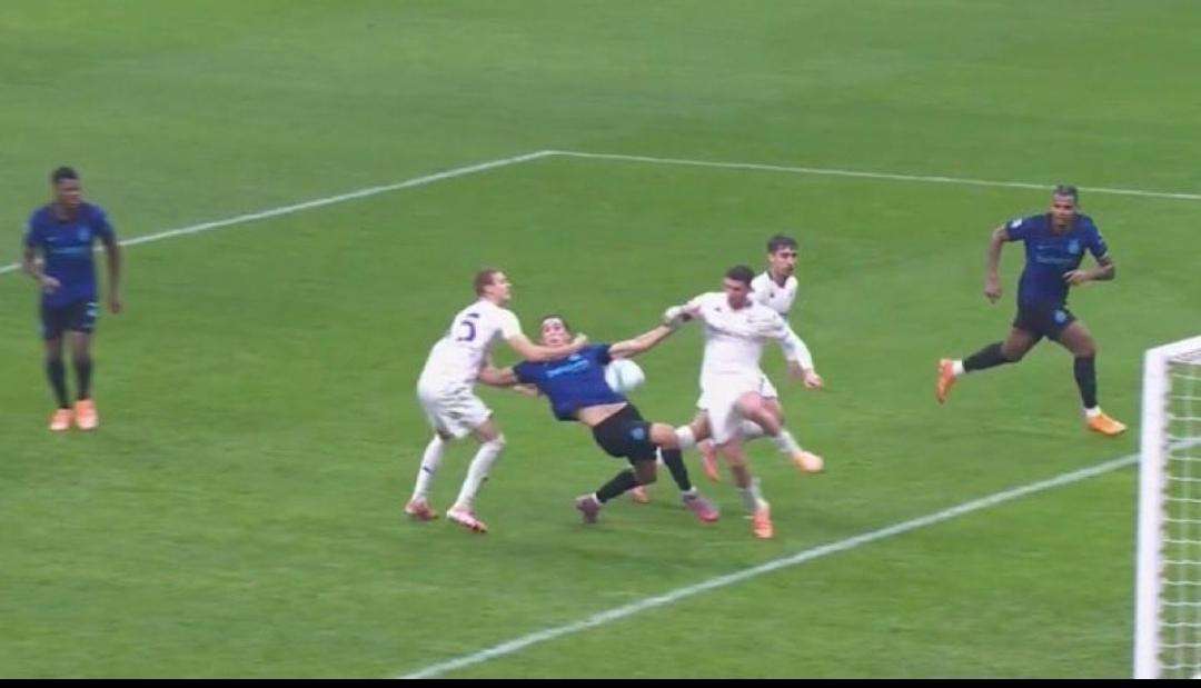 Minuto 54, Sozza & Co. ignorano l'evidenza. E sorge così un dubbio inquietante: le pressioni funzionano?