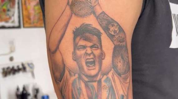 Un tatuaggio per la gloria: l'omaggio di Lucas Esperon per Lautaro. Il Toro: "Migliori amici sempre"