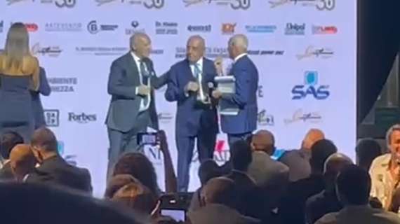 VIDEO - Marotta e Galliani premiati insieme: "Noi sempre amici. Ma che incaz..tura Adriano in un Monza-Varese"