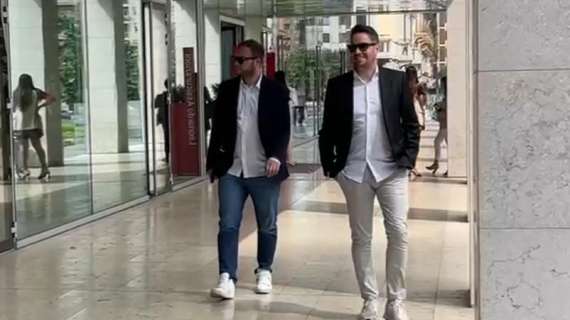 VIDEO - Gli agenti di Perisic arrivano nella sede dell'Inter: si discute del rinnovo del contratto