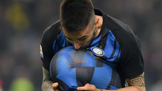 VIDEO - Pancioni col pallone, ciucci o scritte sulle maglie: le esultanze dei giocatori-papà nel video di auguri dell'Inter