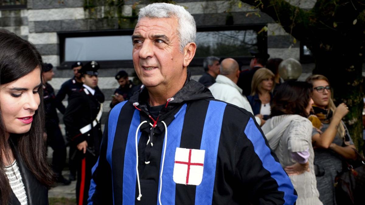 Beccalossi, viavai di gente alla camera ardente. Anche Oriali sul posto