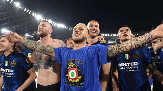 GdS - Festa nerazzurra sul volo di ritorno: giocatori scatenati e cori contro il Milan