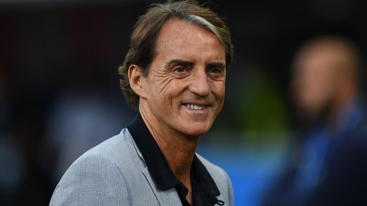 Mancini, dribbling con il sorriso: "Io Ct dell'Italia? Prossima domanda"