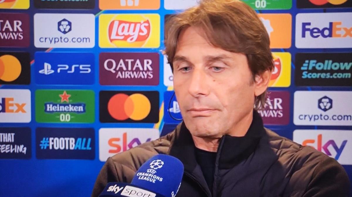 Napoli, Conte: "Non è facile inserire tanti nuovi giocatori. Io poco arrabbiato? Alla prossima porto la frusta"
