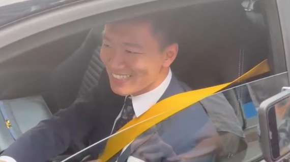 VIDEO - Zhang uscendo dalla sede: "Sono contento per Inzaghi". Poi se la ride alla domanda sul ritorno di Lukaku