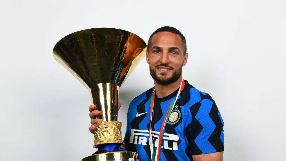 GdS - L'Inter esercita la clausola unilaterale per il rinnovo di D'Ambrosio. L'addio non è escluso: tre i club interessati