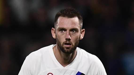 De Vrij titolare in Eire-Paesi Bassi? Koeman: "All'Inter è abituato a giocare al centro della difesa"