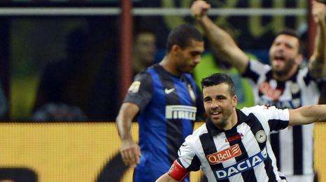 L'Inter è subito travolta. Strama cambia e soccombe