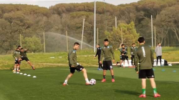 Qui Napoli - Seduta di allenamento mattutino con partitella a campo intero