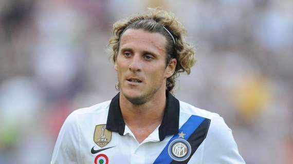 Riconoscimento per Forlan dall'Ambasciata spagnola