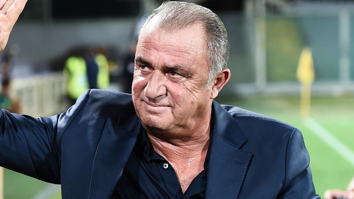 Terim esalta Calhanoglu: "E' un'icona per l'Inter e per la Turchia"