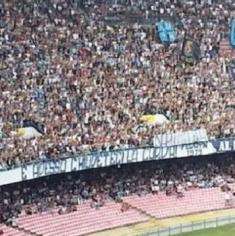 FOTO - I tifosi del Napoli solidarizzano con quelli di Inter e Milan. Con questo striscione: "Napoli colera!"