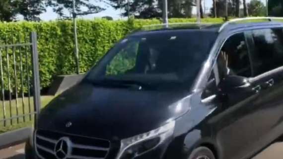 VIDEO - Inter, Simone Inzaghi lascia Appiano Gentile: terminata la prima visita al centro sportivo