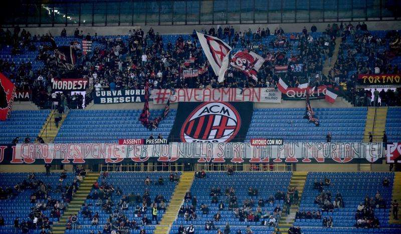 La Curva Sud contesta Berlusconi: "Caro presidente..."