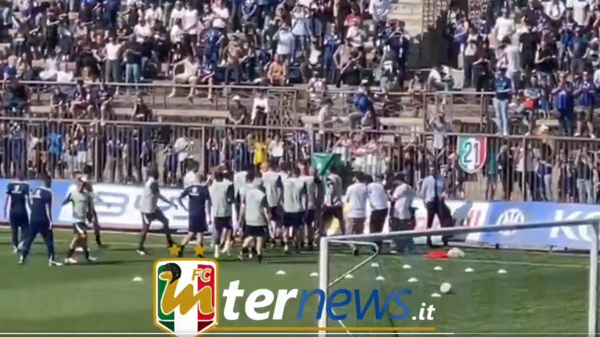 VIDEO - Arriva Moratti e le Legends interrompono il riscaldamento