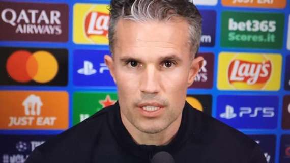 Feyenoord, Van Persie in conferenza: "Il rinvio in campionato un bene. Se non si può fare in Italia non ci riguarda"