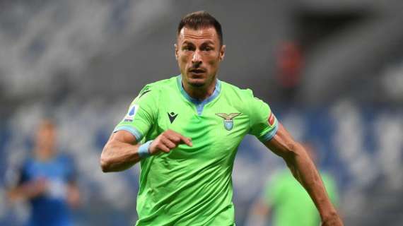 Sky - Inter convinta su Radu, ma il giocatore aspetterà ancora per qualche giorno la Lazio