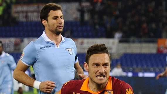 Totti risponde ad Hernanes: è 1-1 tra Roma e Lazio