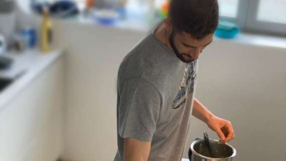 Covid-19, Gagliardini si autoproclama chef: "Polpette di verdure 3-5-2. #Iorestoacasa"