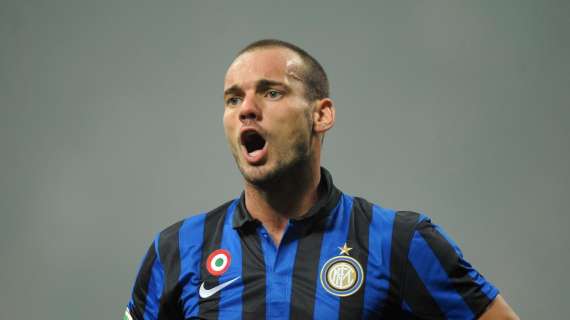 Sorpresa a Bari: Wesley Sneijder fa il riscaldamento