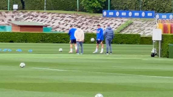 VIDEO - Appiano: riscaldamento a parte per Pavard e Lautaro, poi con il gruppo. A riposo Frattesi, ecco perché