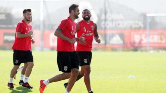 Gabriel Barbosa dribbla le polemiche e sorride al Benfica: "L'importante è essere felici" 