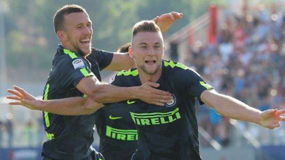 L'Inter vince a Crotone grazie a Skriniar e Perisic. Ed è prima in solitaria