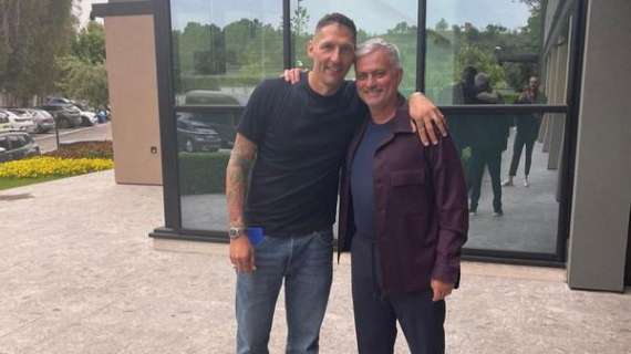 Mourinho riabbraccia Materazzi: "Sempre insieme, per la maggior parte delle volte a ridere"