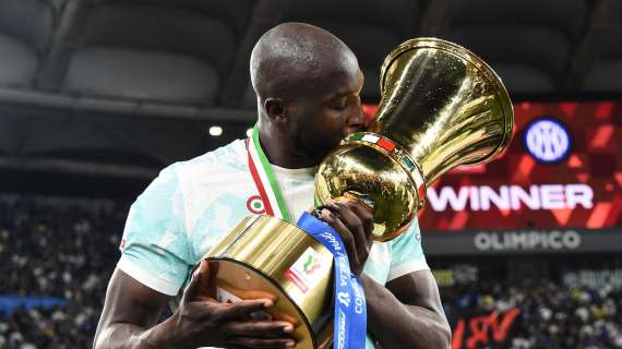Lukaku e il bacio al secondo trofeo stagionale: "Coppa Italia, che bello. Grazie a tutti i tifosi"