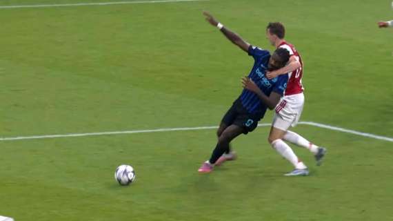 Champions League, la UEFA torna sugli episodi arbitrali: rigore tolto all'Inter per la trattenuta iniziale di Thuram 