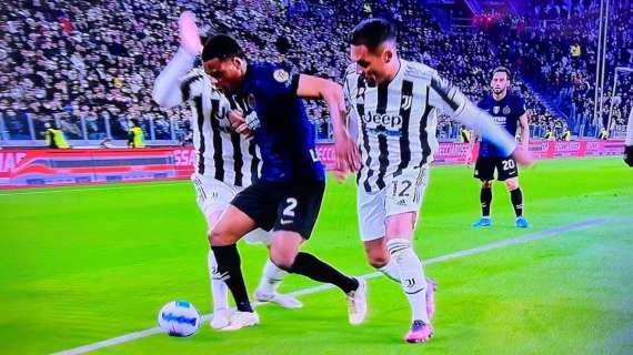 Moviola GdS - Il VAR Mazzoleni aiuta Irrati sui rigori. Bastoni-Zakaria: il dubbio resta