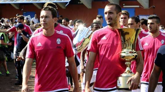 Lichtsteiner operato: out un mese. Il messaggio Inter: "In bocca al lupo Stephan, ti aspettiamo in campo!"