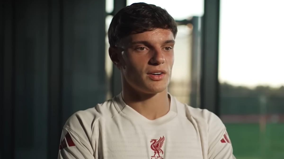 Liverpool, Slot coccola Leoni: "Lo vedete? Sta diventando una bestia"