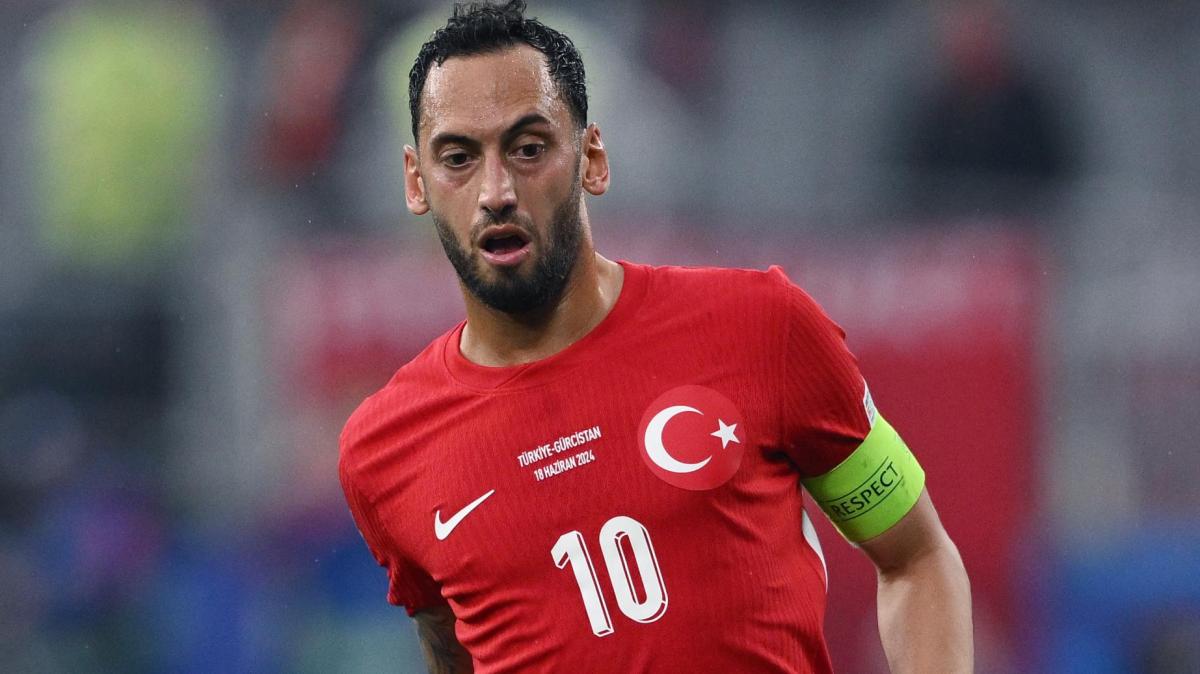 Calhanoglu recuperato al 100%, lo 'conferma' anche Montella: l'interista convocato per i playoff Mondiali 