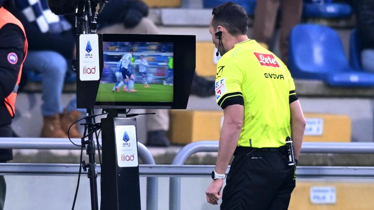 Il pensiero di Stramaccioni sintetizza il disastro arbitrale. Abisso è il simbolo della mancanza di coerenza