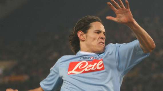 Doppietta Cavani, il Napoli vola a -3 dal Milan