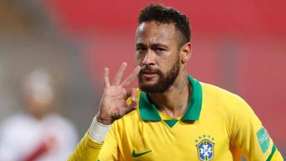 Neymar fa tripletta al Perù e vola a quota 64 gol con il Brasile: superato Ronaldo