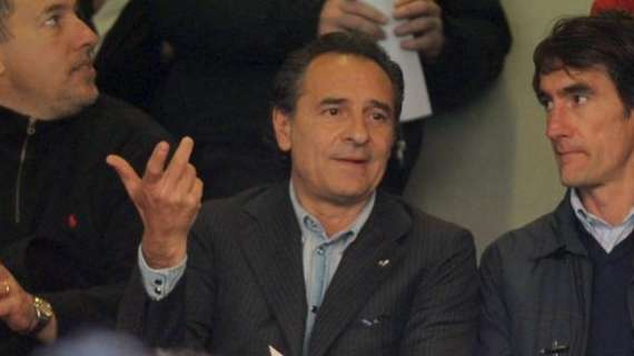 Italia, Pazzo out. Prandelli: "Bastano sei attaccanti"