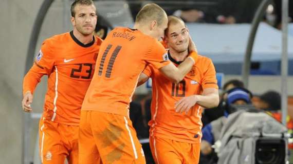 VIDEO - Van Der Vaart fa uno scherzo a Sneijder!