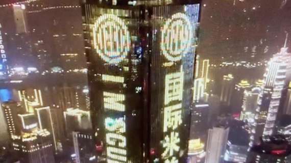 Inter, i festeggiamenti dello scudetto in Cina: le immagini dei grattacieli di Chongqing