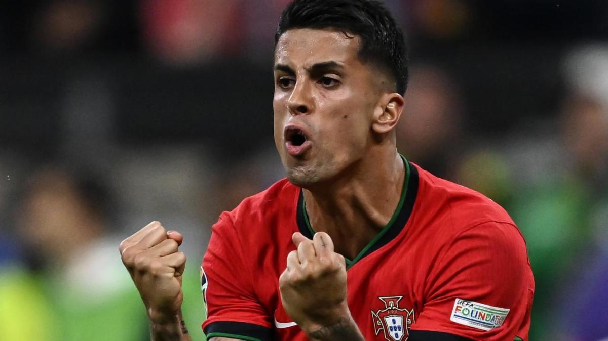 SM - Inter-Al Hilal, accordo trovato per Joao Cancelo: ma il Barcellona lo tenta. Nei discorsi anche Acerbi e De Vrij