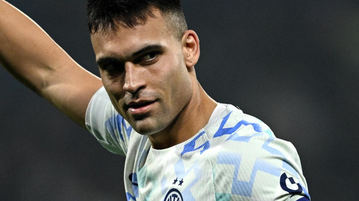 FOTO - Como-Inter, maglie pronte nello spogliatoio: ospiti in bianco, c'è anche la 10 di Lautaro 